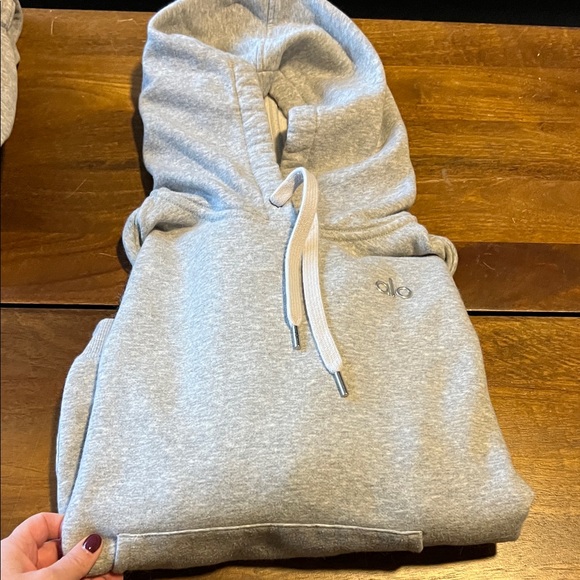 ALO Yoga 3 piece set, shorts, sweatpants, hoodie - Picture 6 of 8